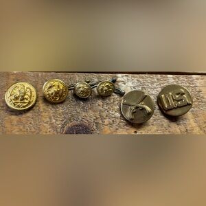 Military Pins and Buttons